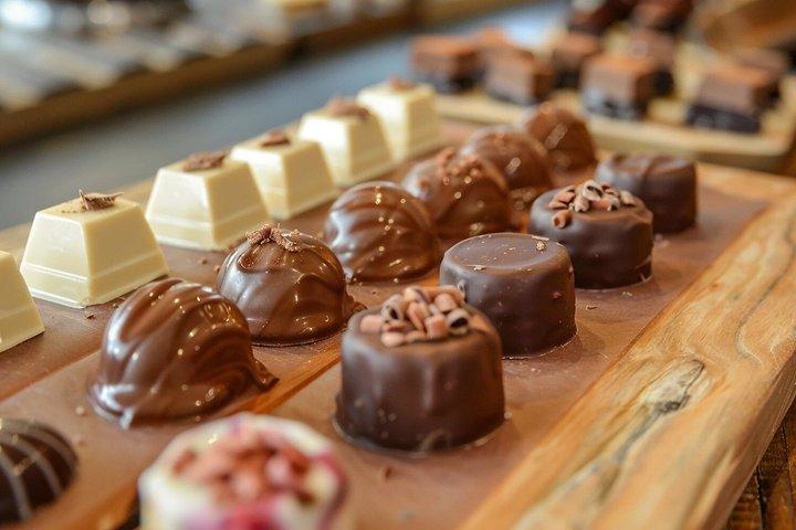 Brussels Chocolate Tasting and Walking Tour com um local