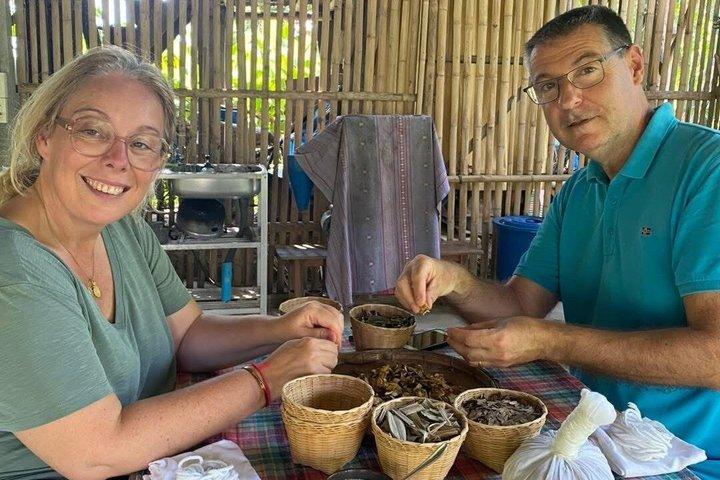 チェンマイ タイ工芸工房 ハーバルタイ染竹うちわ