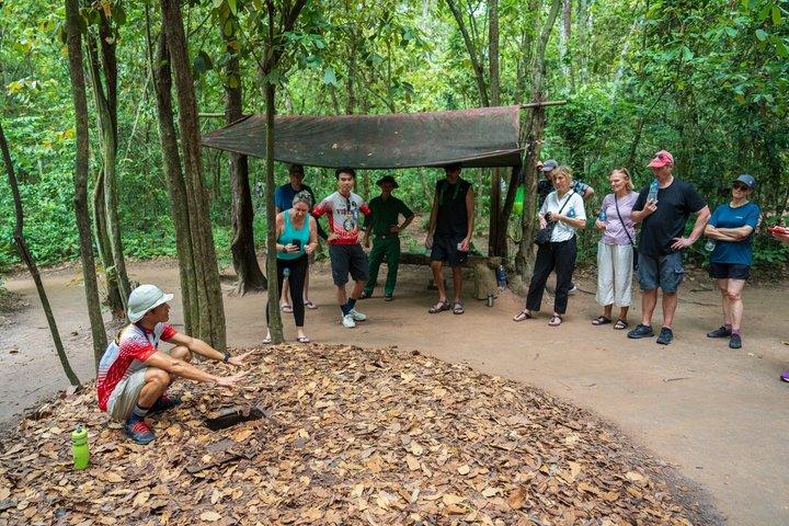 Passeio de bicicleta pelo túnel Cu Chi