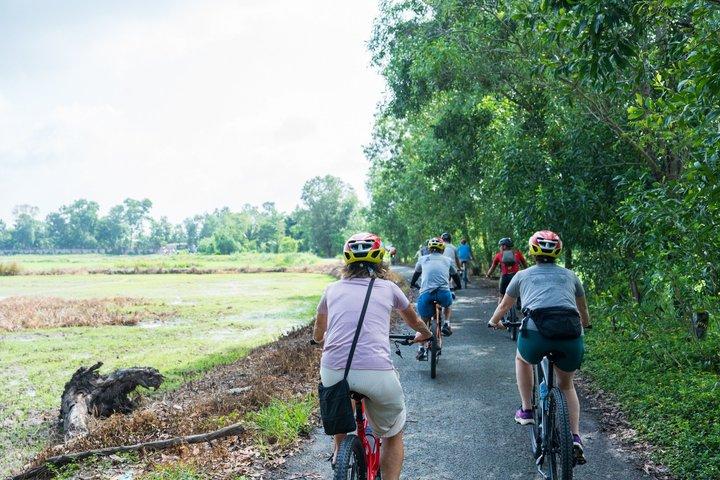 Passeio de bicicleta pelo túnel Cu Chi