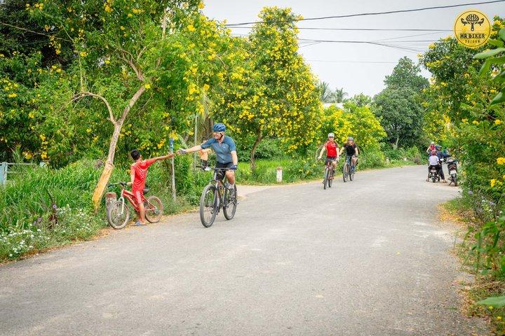 Avventura ciclistica nella campagna di Saigon