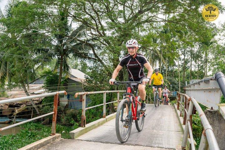 Avventura ciclistica nella campagna di Saigon