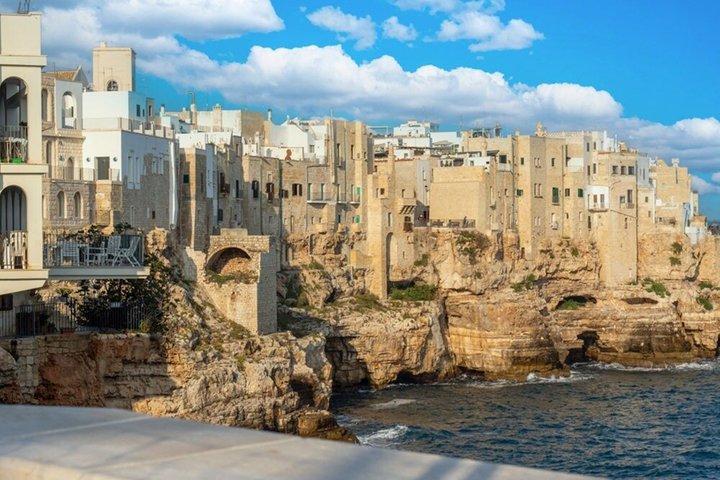 Excursion en bateau panoramique dans les grottes de Polignano a Mare avec apéritif
