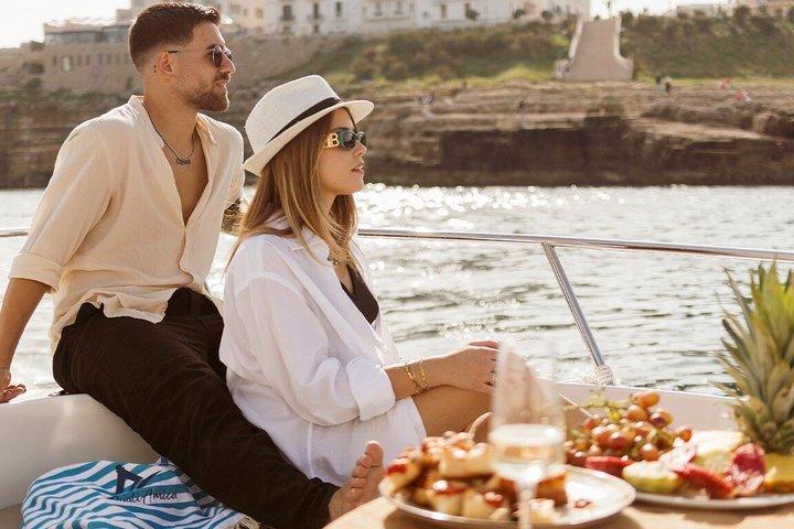Excursion en bateau panoramique dans les grottes de Polignano a Mare avec apéritif