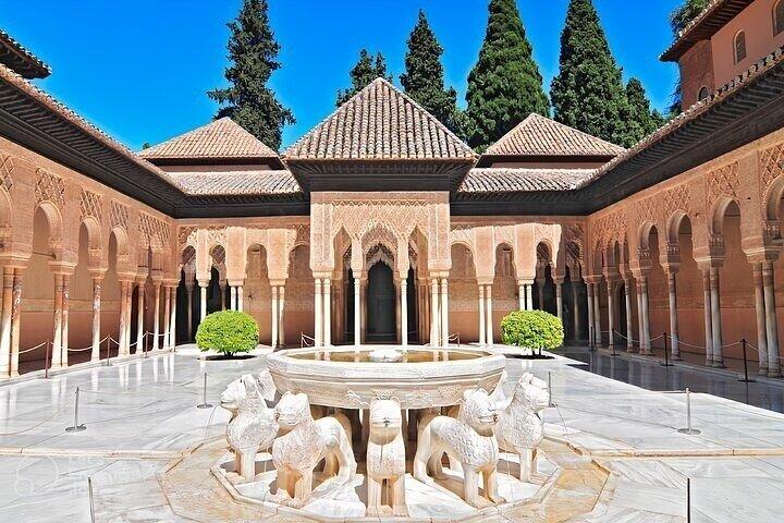 Shared Historical Alhambra and Nasrid Places Tour