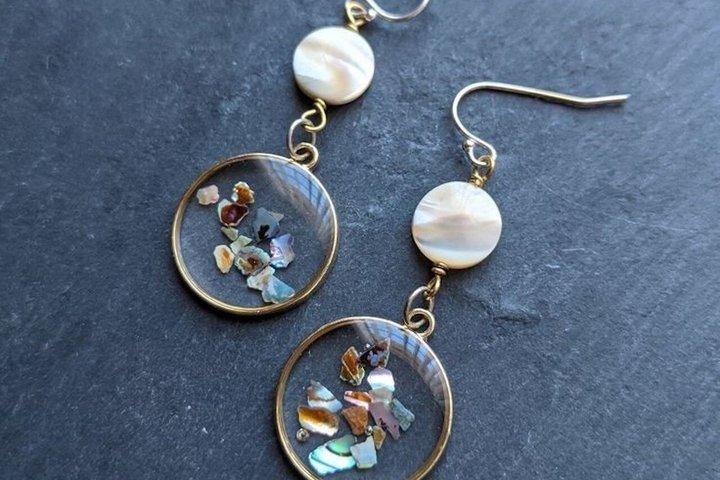 45 minute Resin Jewelry Making Workshop in Paris