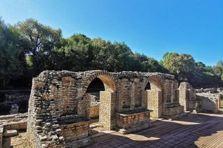 Von Sarande : Butrint , Blue Eye und Lekursi Castle Tour