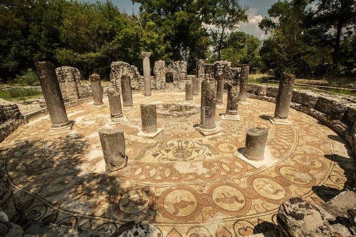 Von Sarande : Butrint , Blue Eye und Lekursi Castle Tour