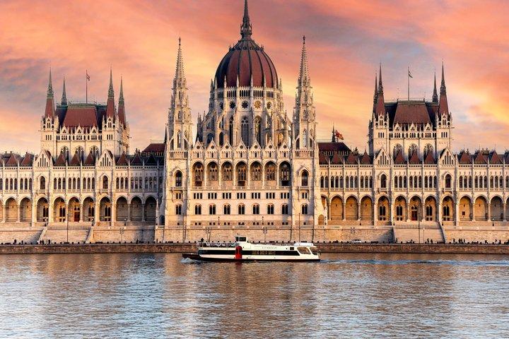 Budapest flodkryssning med 1 gratis Tokaj Frizzante och Audio Guide