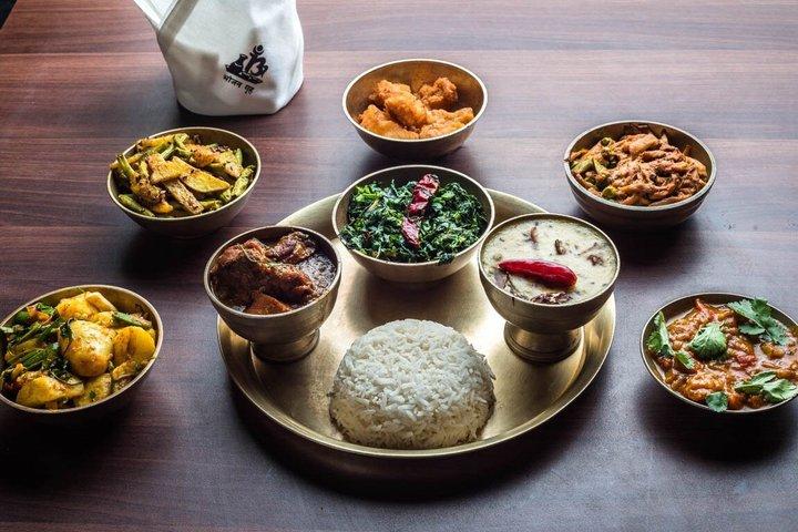 Autentica cena nepalese con spettacolo culturale dal vivo