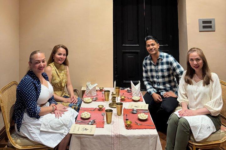 Autentica cena nepalese con spettacolo culturale dal vivo