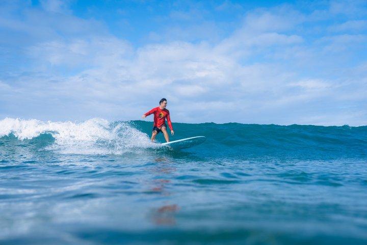 Clases de surf familiares, privadas y grupales con servicio de traslado de cortesía Waikiki