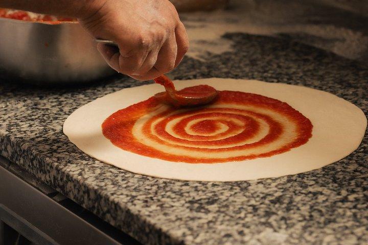 ローマ市内中心部でスプリッツ作りとピザ料理教室