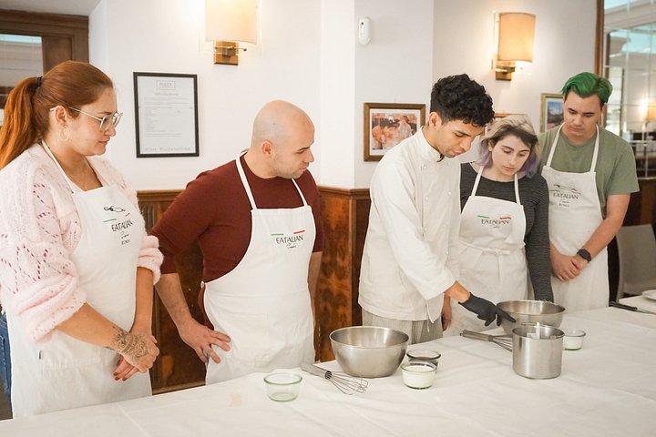 ローマのナヴォーナ広場でのジェラートとフェットチーネパスタの料理教室