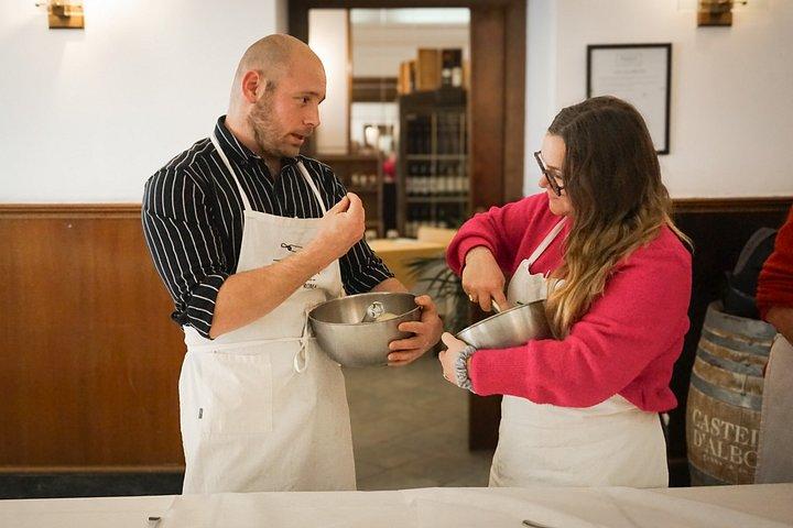 ローマのナヴォーナ広場でのジェラートとフェットチーネパスタの料理教室