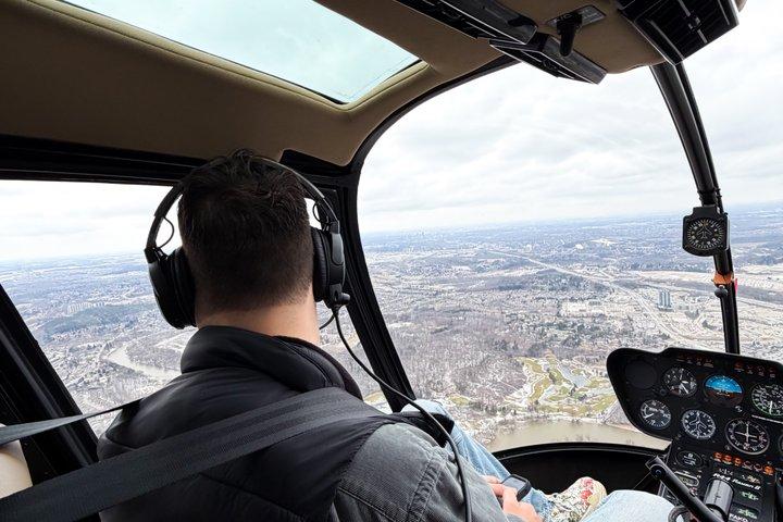 Toronto 30 - Minute Private Helicopter Tour