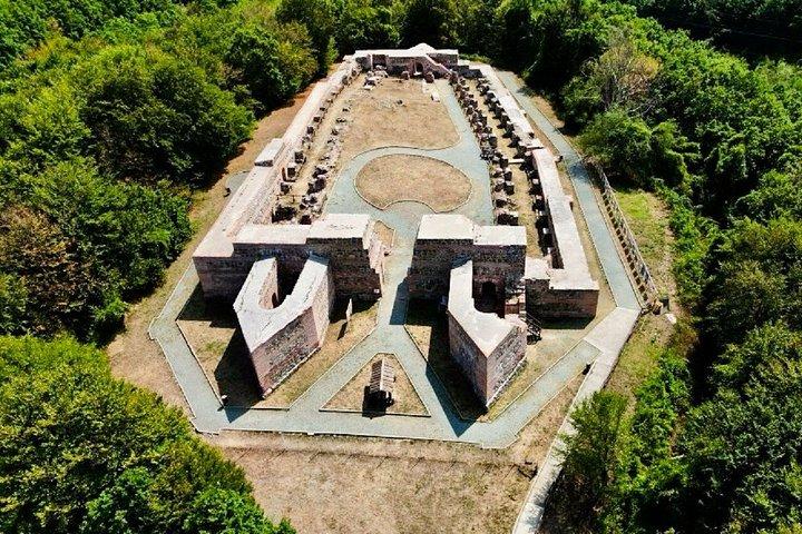 De Sofia : Excursion d’une journée à la forteresse de Trajan’s Gate et bains Kostenets