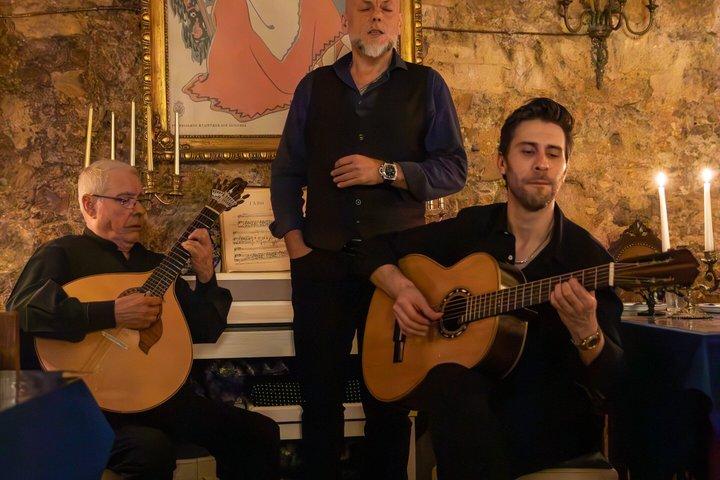 Scopri Fado con Concerto e Cena inclusi