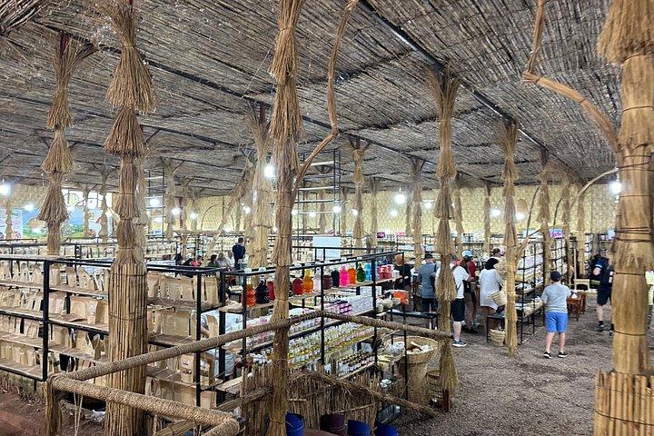 マラケシュ : オウリカバレーツアー、滝、ベルベルビレッジ＆ランチ
