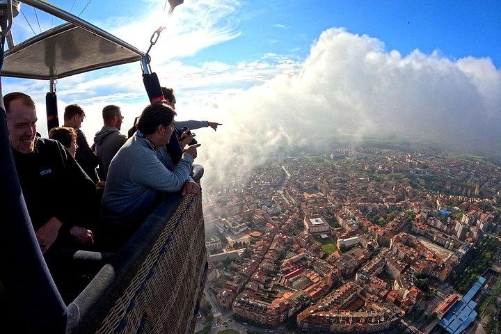 バルセロナからのオプションのお迎え付きカタルーニャ上空での気球体験