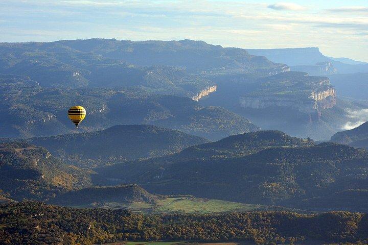 バルセロナからのオプションのお迎え付きカタルーニャ上空での気球体験