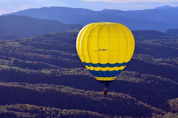 バルセロナからのオプションのお迎え付きカタルーニャ上空での気球体験