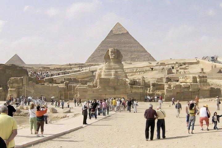 フルガダ発カイロ日帰り旅行：ピラミッド＆大エジプト博物館