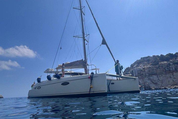 セーリングカタマランデイクルーズ - ロードス島、ランチとドリンク付き