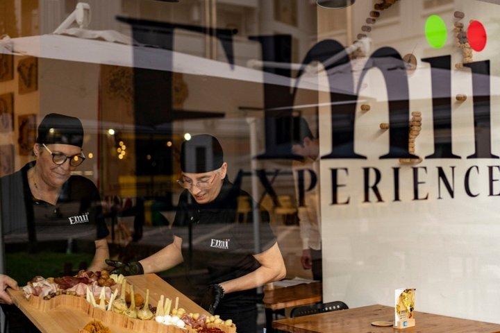 イタリア特許取得のシェイプボードでレッチェ・イタリア語・リージョナル・テイスティング