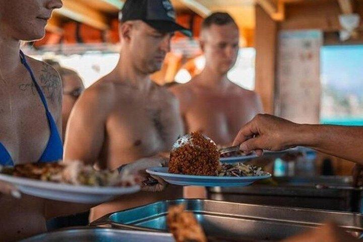 アランヤ海賊船旅（ランチとソフトドリンク無料）