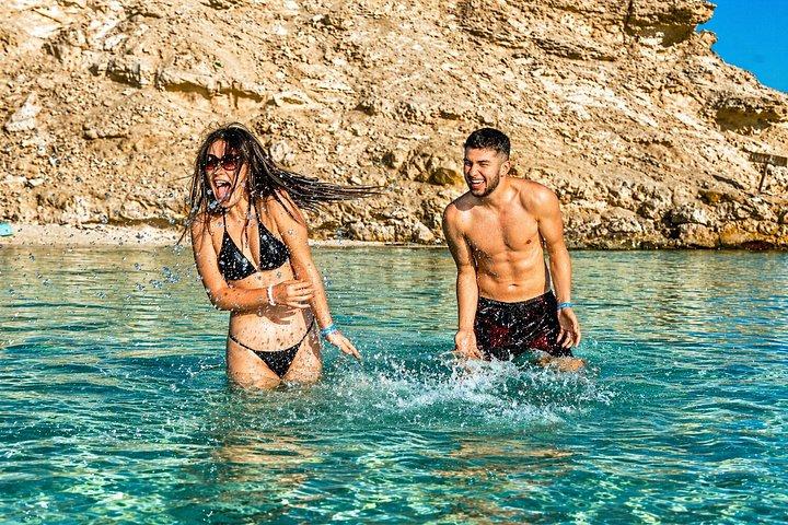 フルガダ：3島へのVIPシーフードヨット、イルカ＆シュノーケリング
