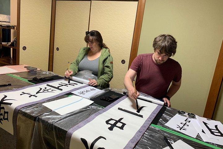 京都 : 旧町家で禅書道スクロール体験