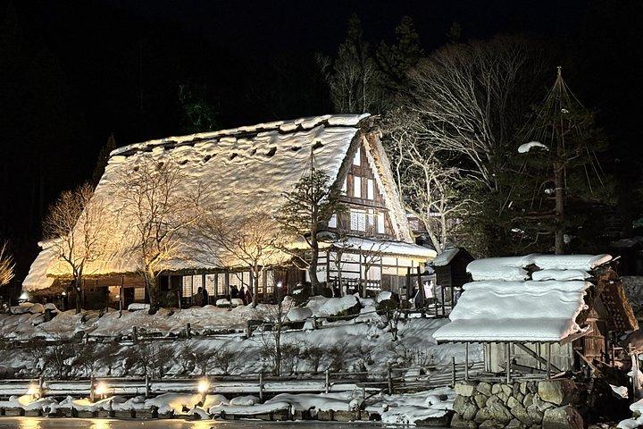 白川郷と飛騨の里の冬のイルミネーションを巡る2日間のバスツアー