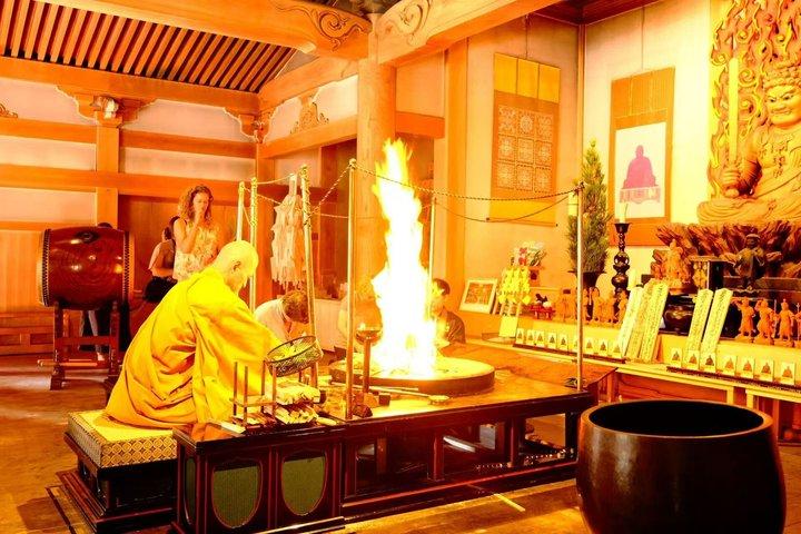 Excursión espiritual de un día a Koyasan : Ritual de fuego de Goma y bosque Okunoin