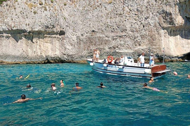 Capri Shared Tour: Grotten, Duiken, Limoncello en Caprese Cake