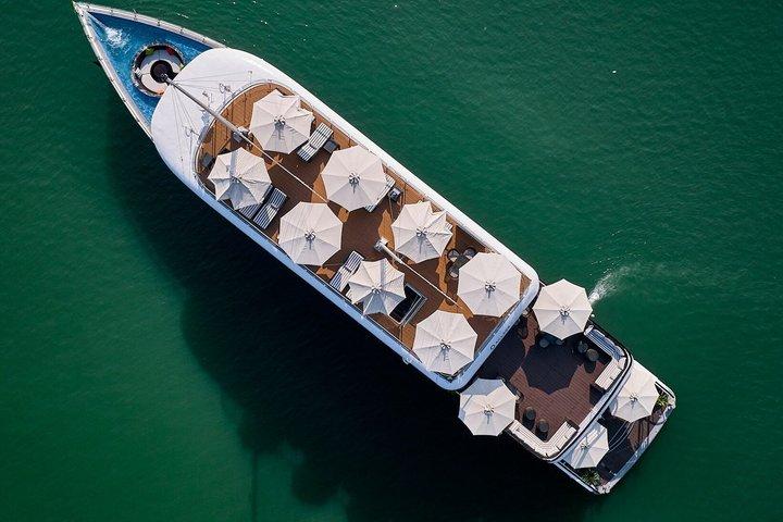 Excursão de luxo em Halong Bay em Jade Sails Cruise - All inclusive