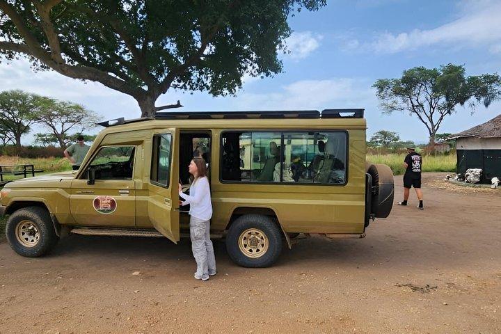 3 days Chimpanzee tracking Kibale Uganda