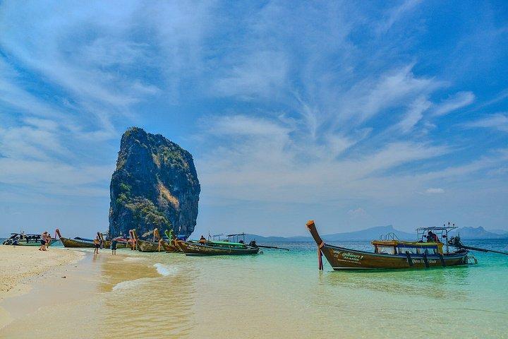 クラビからクラシック ロングテール ボートで行く人気の 4 島ツアー