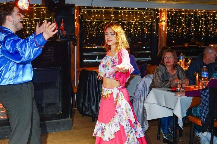 Istanbul Bosporen Middagskryssning & Turkisk nattshow