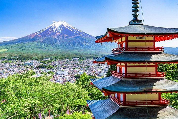 富士山日帰りツアー:新倉山・忍野八海・河口湖