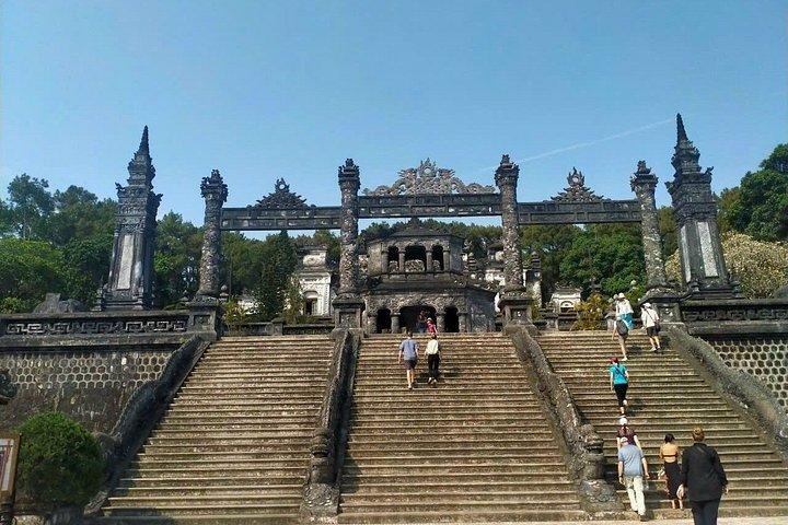 インペリアル・シティ、ロイヤル・トゥームズとフエ古都ツアー