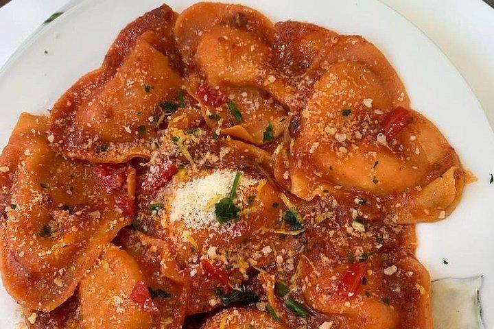 Ravioli-Meisterkurs und Besuch des farbenfrohen Dorfes Parrini