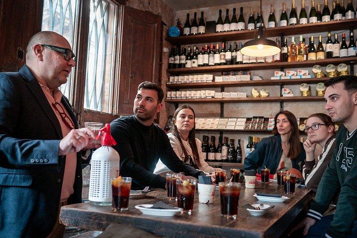 Barcelona: Gothic Quarter Tapas & Wine Small Group Tour