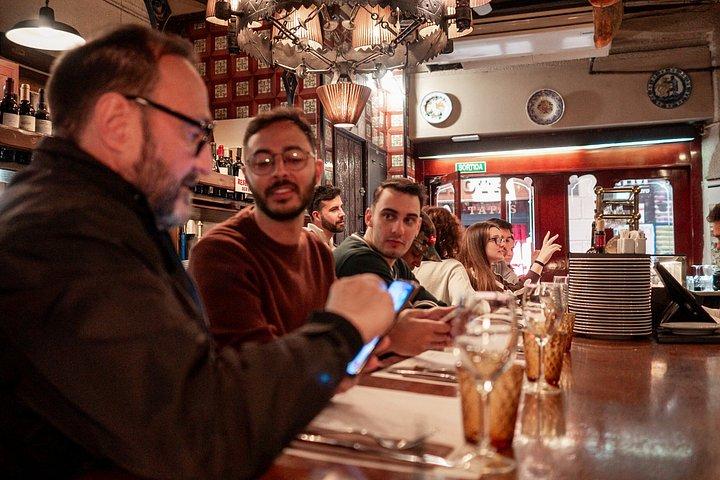 Barcelona: Gothic Quarter Tapas & Wine Small Group Tour