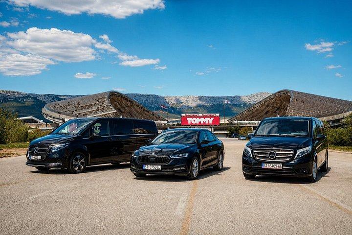 トロギルまたはシベニク停留所とスプリットからのプライベートクルカ日帰り旅行
