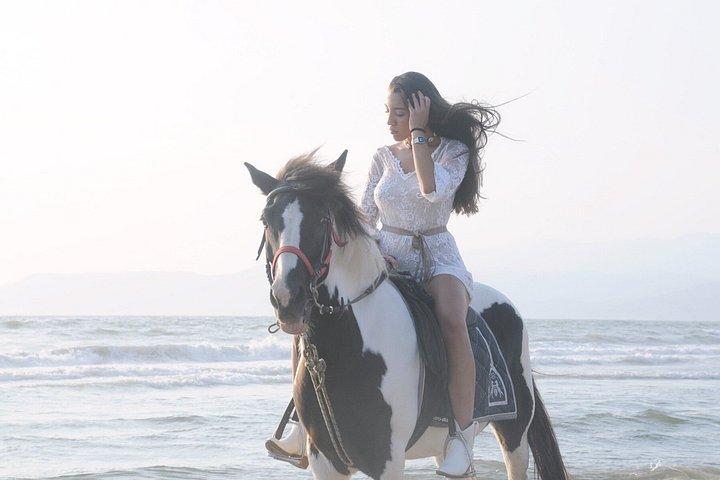 クシャダス乗馬