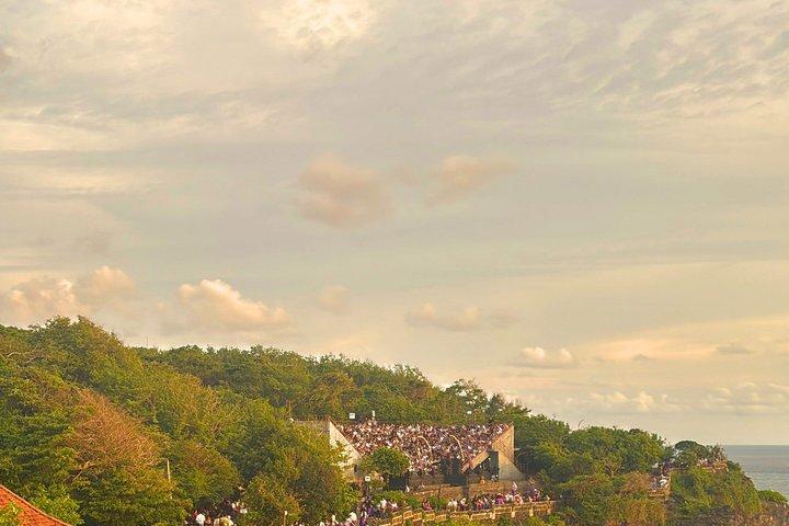 ウルワツ寺院の夕日とケチャック火のダンスプライベートツアー