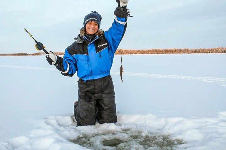 Safari de 4 horas en moto de nieve con pesca en hielo en Levi