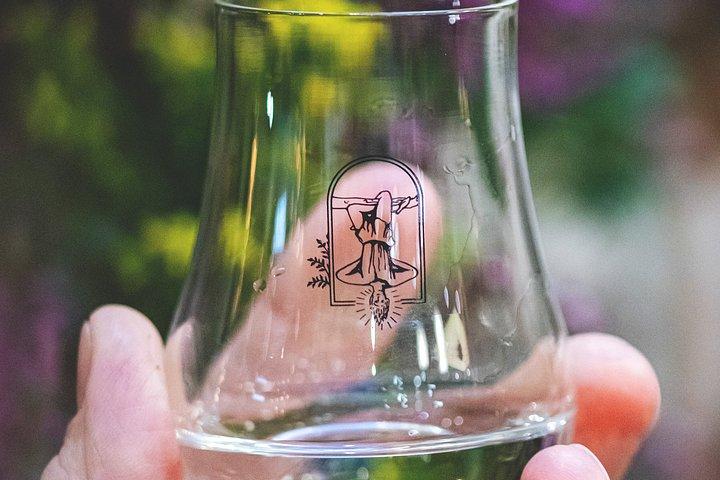 パリの快楽主義者がジンワインとシャンパンの試飲を体験