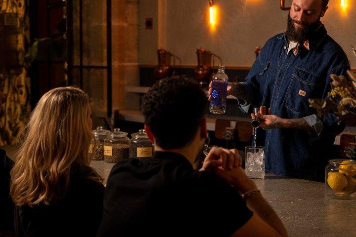 Experiencia hedonista de París degustación de vinos y champán